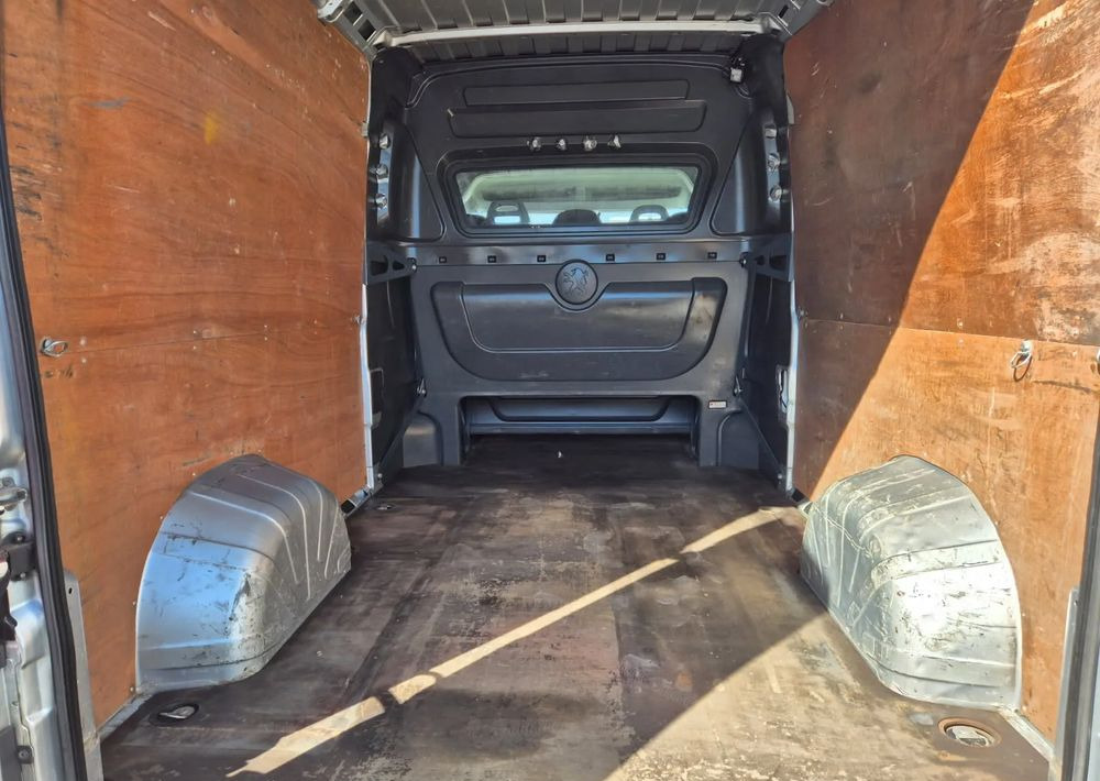 Peugeot Boxer 130KM Brygadówka L3H2 - Kamioncine dopio kabinë: foto 4 Peugeot Boxer 130KM Brygadówka L3H2 - Kamioncine dopio kabinë: foto 4