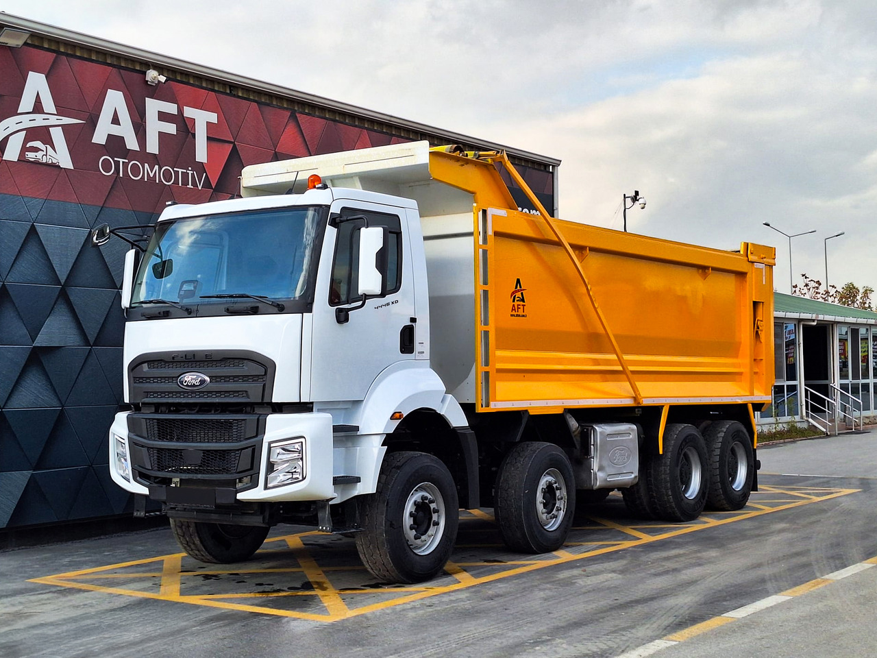 FORD 4445 XD - Kamion vetëshkarkues: foto 1 FORD 4445 XD - Kamion vetëshkarkues: foto 1