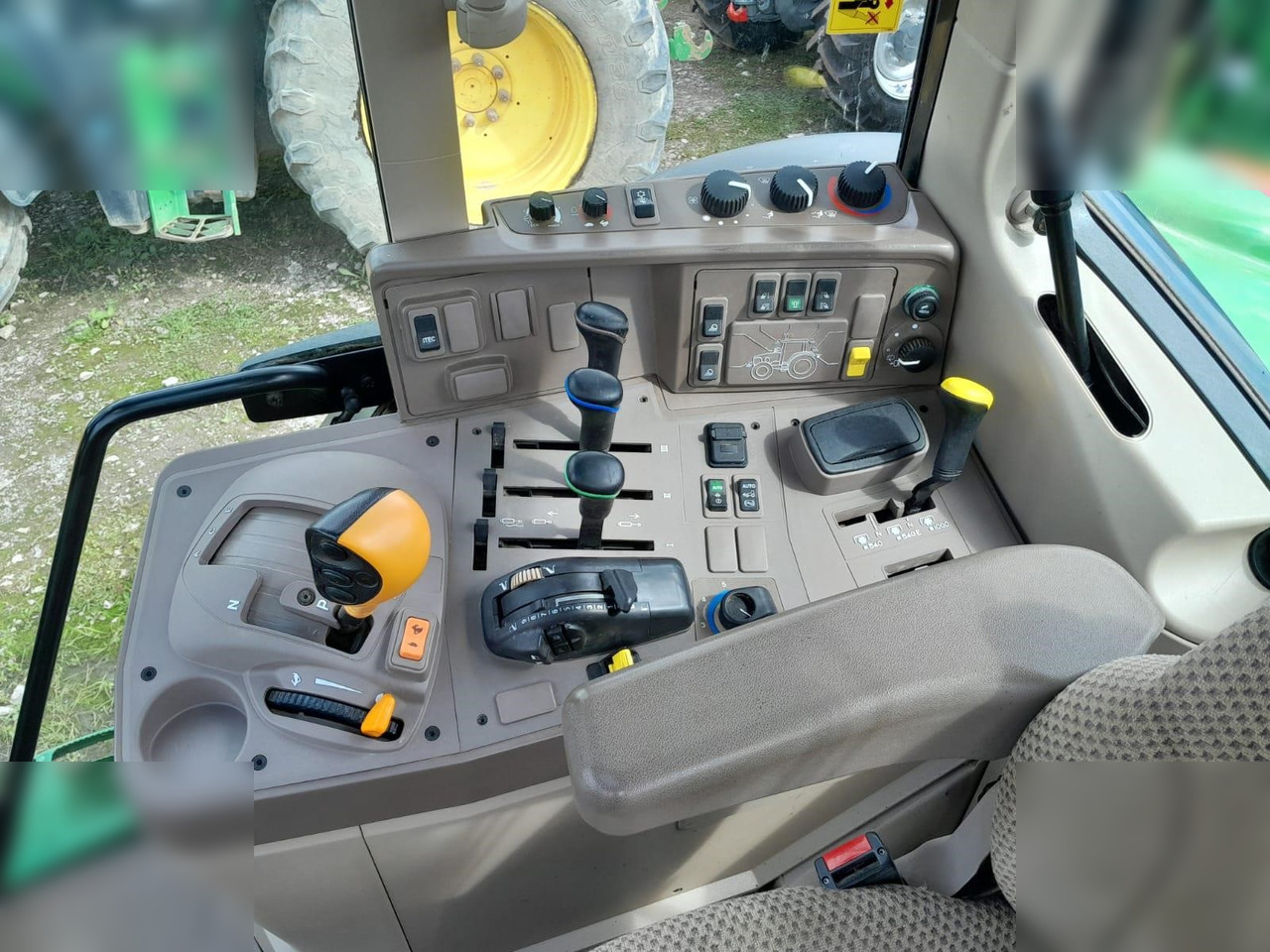 Lizingu i  2018 JOHN DEERE 6130M 2018 JOHN DEERE 6130M: foto 13