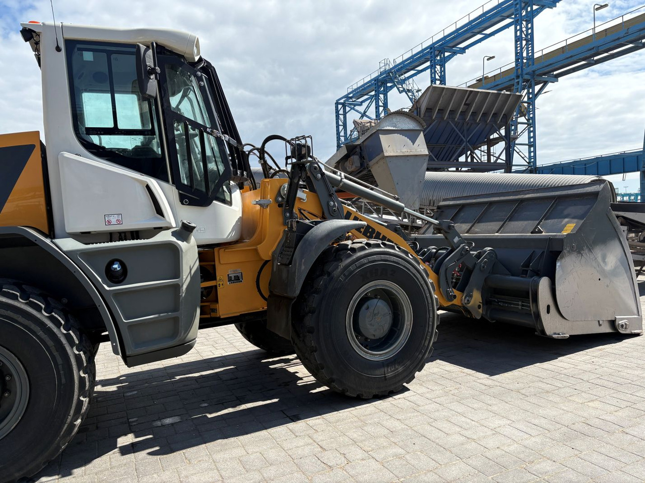 LIEBHERR L538 - Fadrom me goma: foto 2 LIEBHERR L538 - Fadrom me goma: foto 2