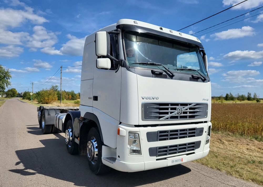 Volvo FH 500 8x2 - Kamion kabinë-shasi: foto 2 Volvo FH 500 8x2 - Kamion kabinë-shasi: foto 2