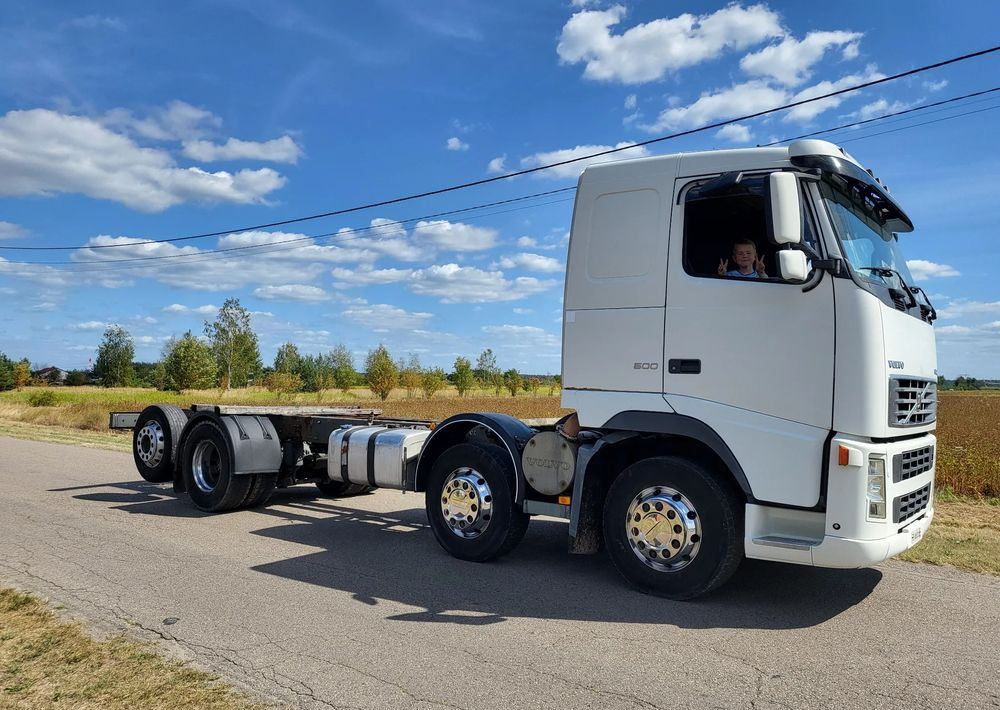 Volvo FH 500 8x2 - Kamion kabinë-shasi: foto 1 Volvo FH 500 8x2 - Kamion kabinë-shasi: foto 1