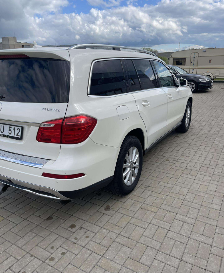 Mercedes-Benz GL350 - SUV: foto 3 Mercedes-Benz GL350 - SUV: foto 3