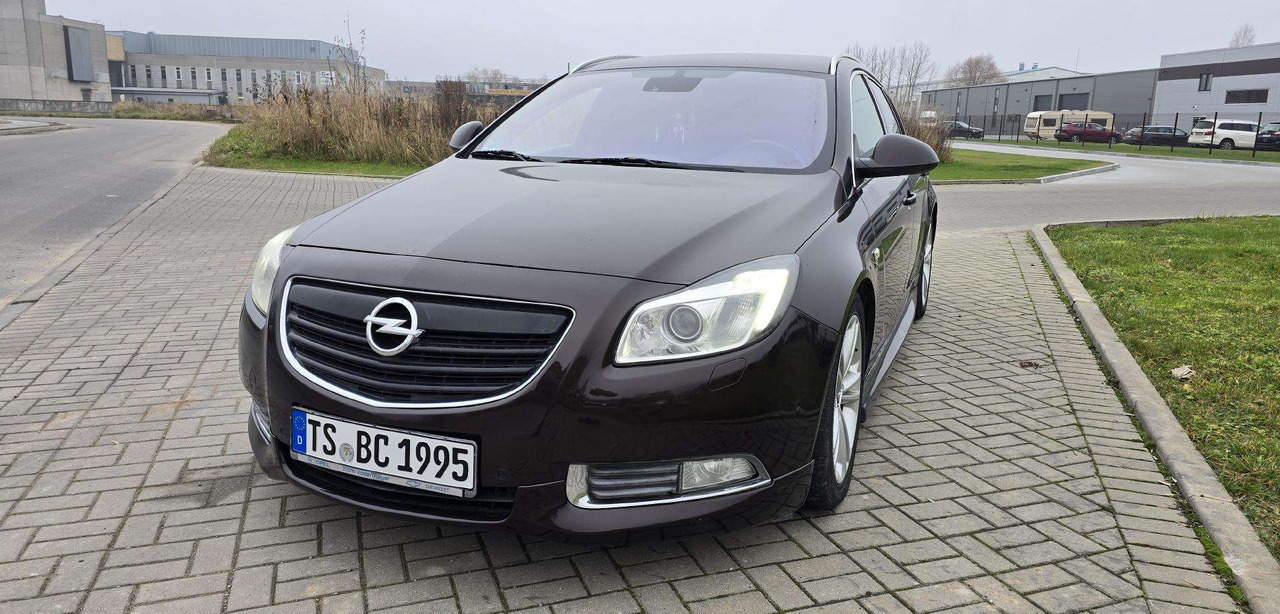 Opel Insignia - Makinë me portobagazh: foto 1 Opel Insignia - Makinë me portobagazh: foto 1