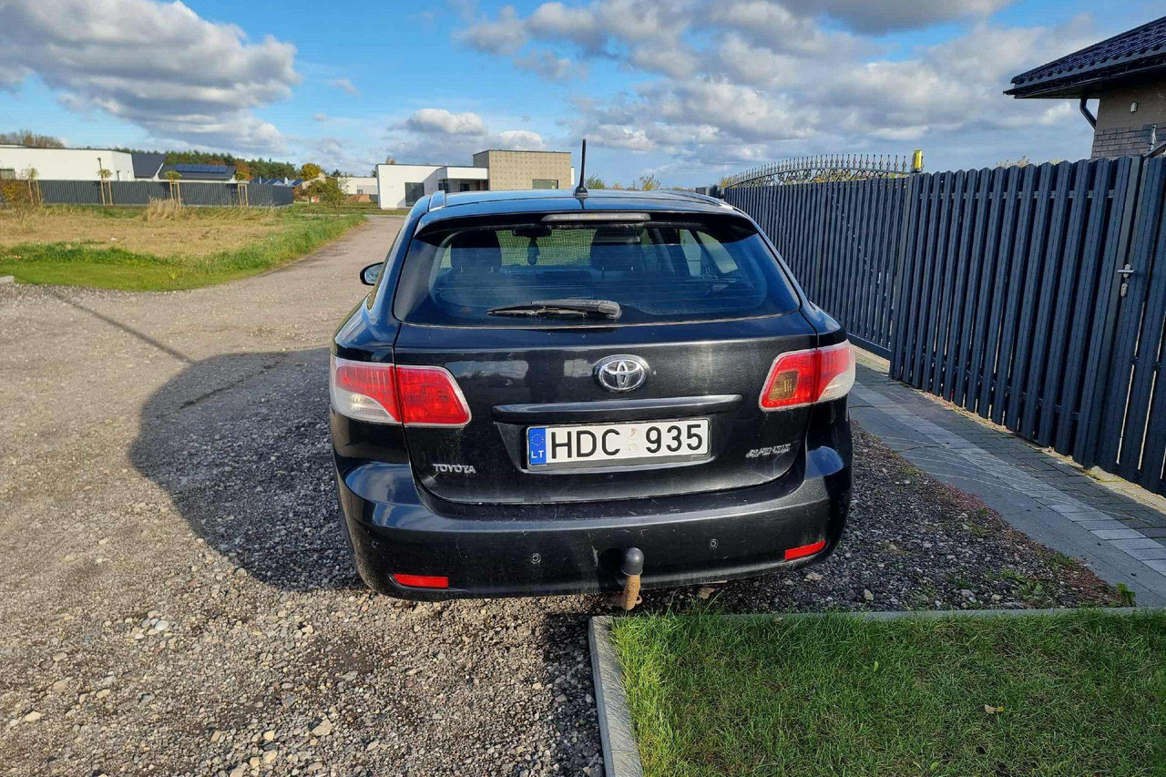 Toyota Avensis - Makinë me portobagazh: foto 4 Toyota Avensis - Makinë me portobagazh: foto 4