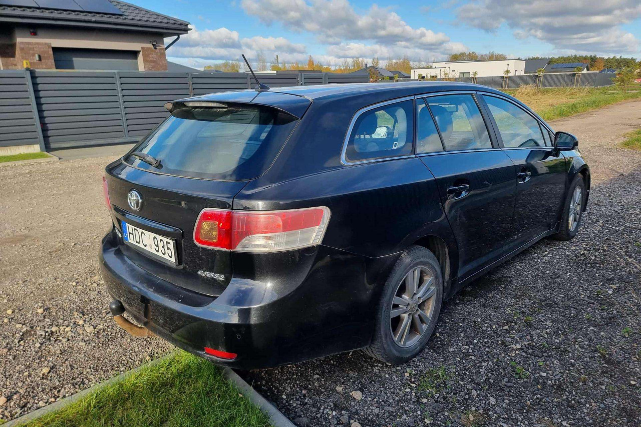 Toyota Avensis - Makinë me portobagazh: foto 5 Toyota Avensis - Makinë me portobagazh: foto 5