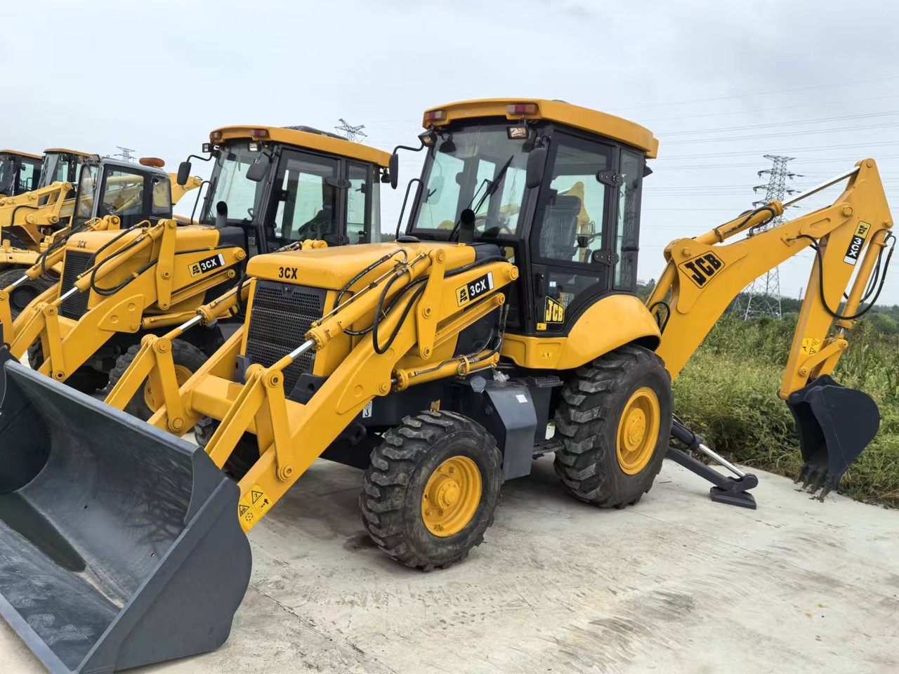 JCB 3CX backhoe loader TLB versatile machine multiple attachment options - Fadromë me shkarkim nga prapa: foto 1 JCB 3CX backhoe loader TLB versatile machine multiple attachment options - Fadromë me shkarkim nga prapa: foto 1