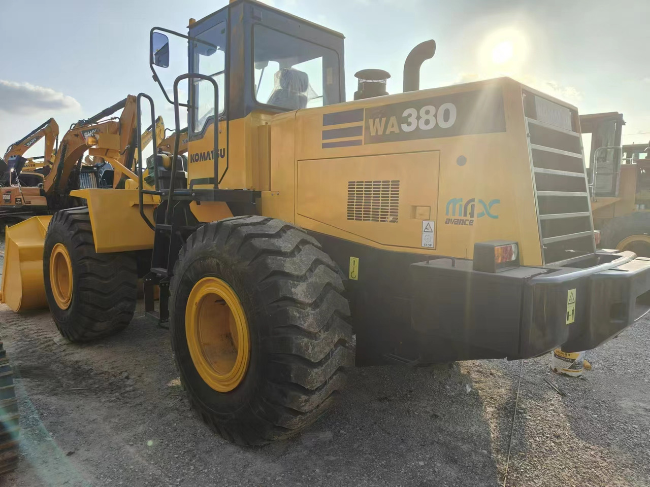 KOMATSU wa380 - Fadrom me goma: foto 3 KOMATSU wa380 - Fadrom me goma: foto 3