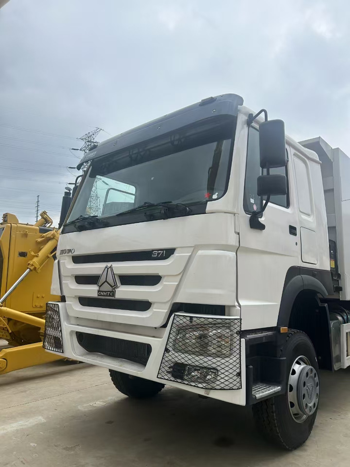 SINOTRUK howo 371 6x4 dump truck - Shkarkues: foto 5 SINOTRUK howo 371 6x4 dump truck - Shkarkues: foto 5