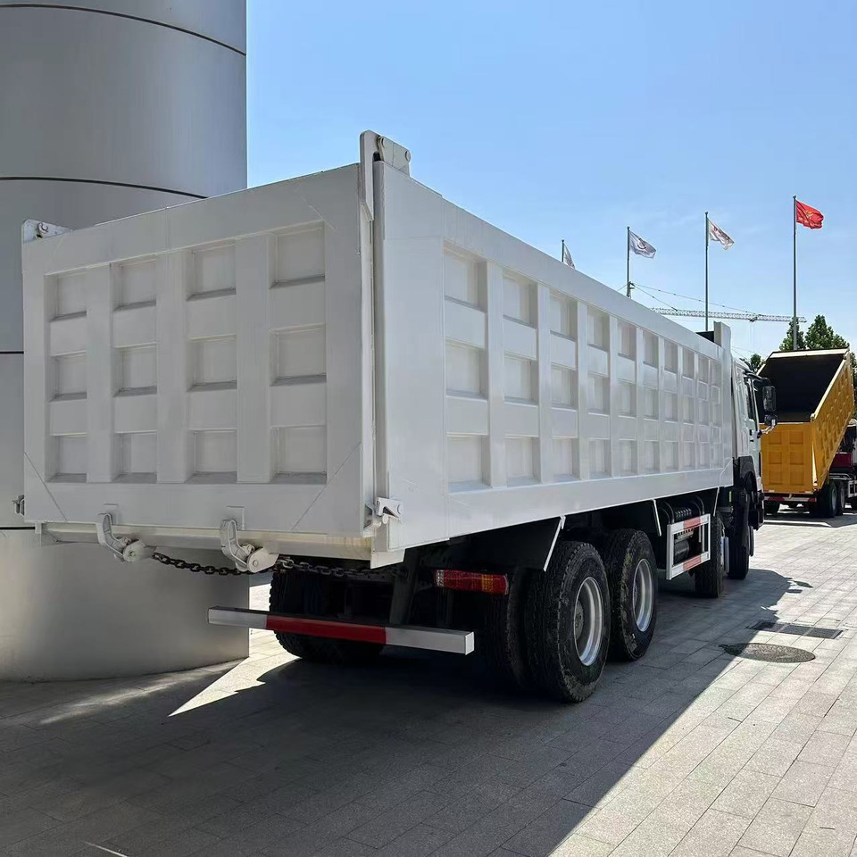SINOTRUK howo 371 8x4 dump truck - Shkarkues: foto 2 SINOTRUK howo 371 8x4 dump truck - Shkarkues: foto 2