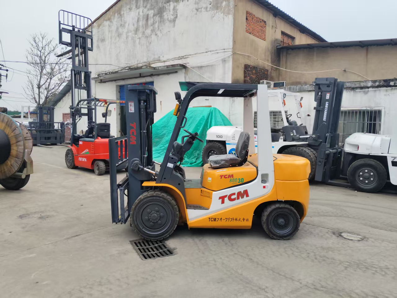 TCM FD30 Japan brand used 3 ton 4.5m diesel forklift Customizable mast clamps - Pirun më naftë: foto 2 TCM FD30 Japan brand used 3 ton 4.5m diesel forklift Customizable mast clamps - Pirun më naftë: foto 2