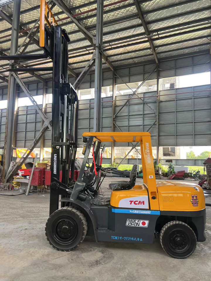 TCM fd50 japan brand original 5 ton diesel forklift 3 section 4.5m Customizable mast clamp side shift - Pirun më naftë: foto 5 TCM fd50 japan brand original 5 ton diesel forklift 3 section 4.5m Customizable mast clamp side shift - Pirun më naftë: foto 5