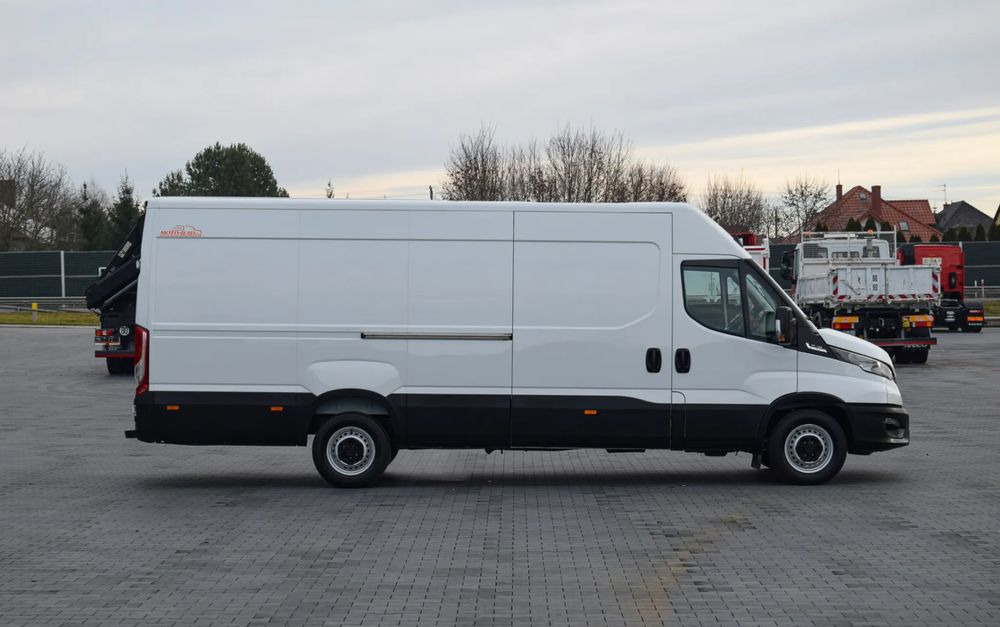 Iveco DAILY MAXI 35S14 / 2.3 - 140 KM / AUTOMAT HI-MATIC / NOWY MODEL / 3 OSOBY / DOSTAWCZE / BLASZAK / KAMERA COFANIA / TEMPOMAT / KLIMA / 2022 / SERWISOWANY / SPROWADZONY Z NIEMIEC - Furgon: foto 4 Iveco DAILY MAXI 35S14 / 2.3 - 140 KM / AUTOMAT HI-MATIC / NOWY MODEL / 3 OSOBY / DOSTAWCZE / BLASZAK / KAMERA COFANIA / TEMPOMAT / KLIMA / 2022 / SERWISOWANY / SPROWADZONY Z NIEMIEC - Furgon: foto 4