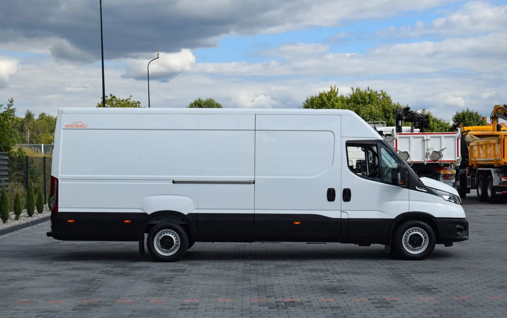 Iveco DAILY MAXI 35S16 / 2.3 - 160 KM / AUTOMAT HI-MATIC / NOWY MODEL / 3 OSOBY / DOSTAWCZE / BLASZAK / KLIMA / 2023 / SERWISOWANY / SPROWADZONY Z NIEMIEC - Furgon: foto 4 Iveco DAILY MAXI 35S16 / 2.3 - 160 KM / AUTOMAT HI-MATIC / NOWY MODEL / 3 OSOBY / DOSTAWCZE / BLASZAK / KLIMA / 2023 / SERWISOWANY / SPROWADZONY Z NIEMIEC - Furgon: foto 4