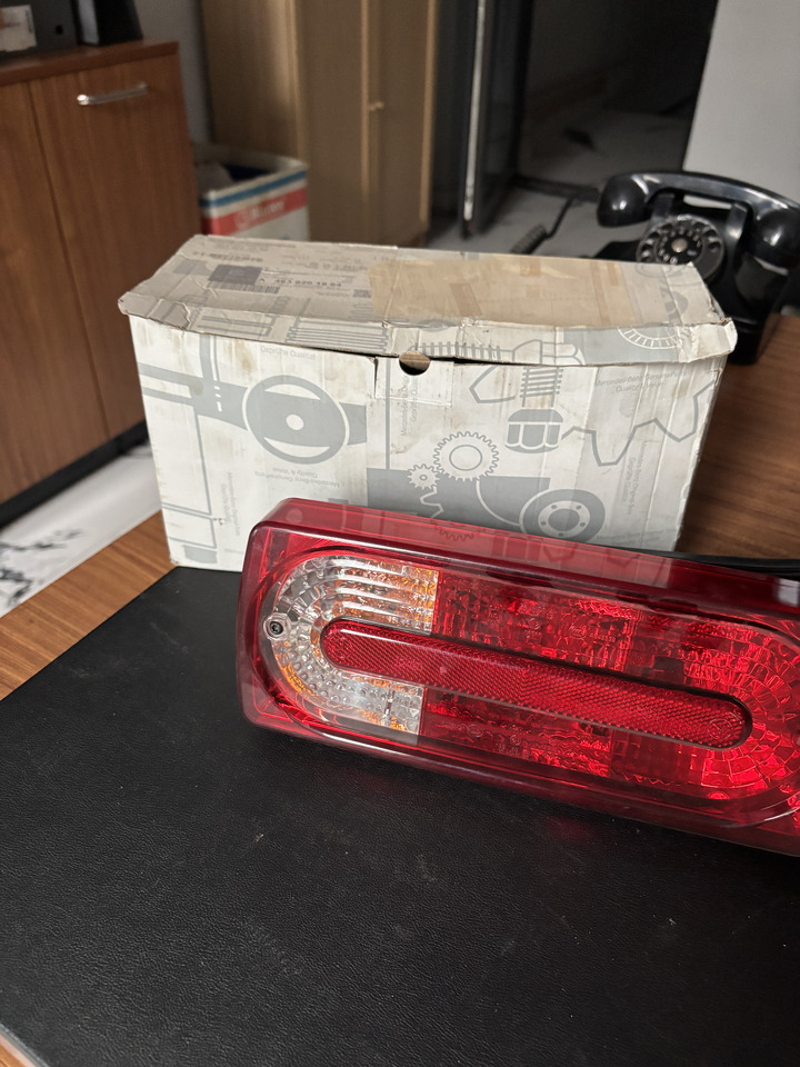 MERCEDES-BENZ G W463 G SERIES TAIL LIGHT - Dritat e pasme: foto 2 MERCEDES-BENZ G W463 G SERIES TAIL LIGHT - Dritat e pasme: foto 2