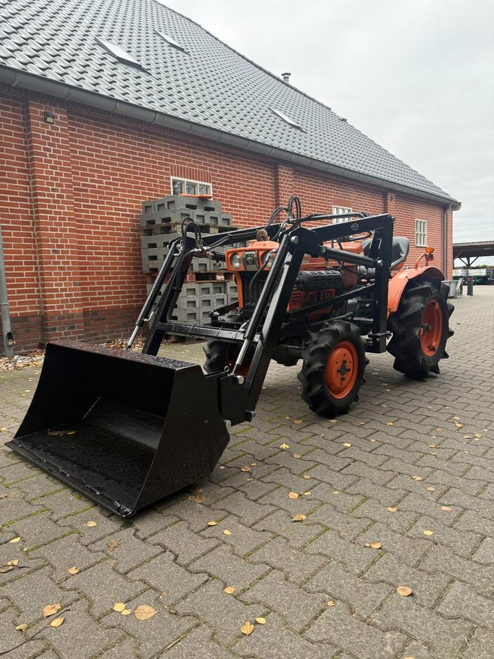 Angebot Kleintraktor Kubota B7001 mit Frontlader - Minitraktor: foto 1 Angebot Kleintraktor Kubota B7001 mit Frontlader - Minitraktor: foto 1