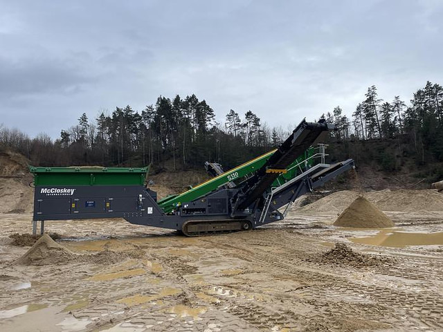 MCCLOSKEY S130 2D - Makinë sitëse: foto 3 MCCLOSKEY S130 2D - Makinë sitëse: foto 3