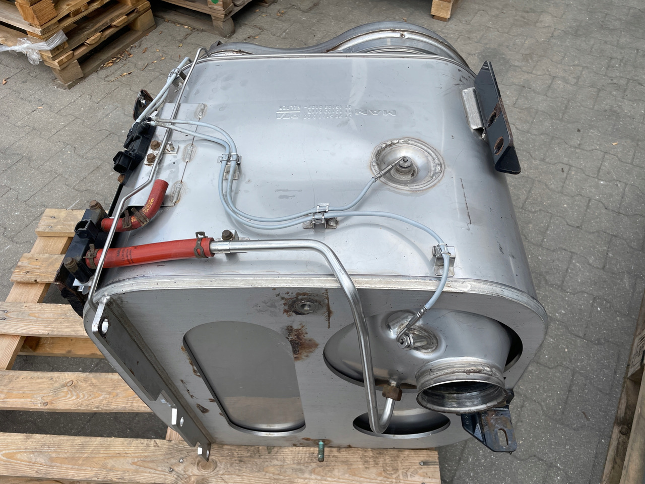 KATALIZATOR MAN TGX TGS EURO 6 DPF TŁUMIK WYDECH 81151036115 - Marmita për Kamioni: foto 4 KATALIZATOR MAN TGX TGS EURO 6 DPF TŁUMIK WYDECH 81151036115 - Marmita për Kamioni: foto 4