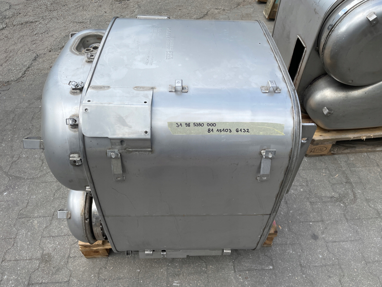 KATALIZATOR MAN TGX TGS EURO 6 DPF TŁUMIK WYDECH 81151036132 - Marmita për Kamioni: foto 2 KATALIZATOR MAN TGX TGS EURO 6 DPF TŁUMIK WYDECH 81151036132 - Marmita për Kamioni: foto 2