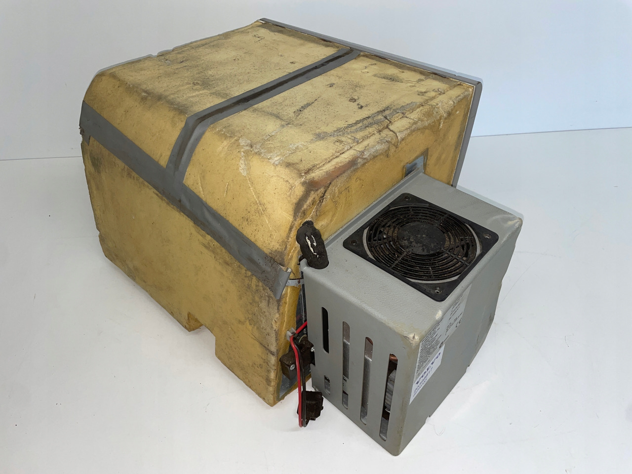 LODÓWKA CHŁODZIARKA VOLVO FH 20398817 , 061076791 - Kabina dhe interier për Kamioni: foto 5 LODÓWKA CHŁODZIARKA VOLVO FH 20398817 , 061076791 - Kabina dhe interier për Kamioni: foto 5