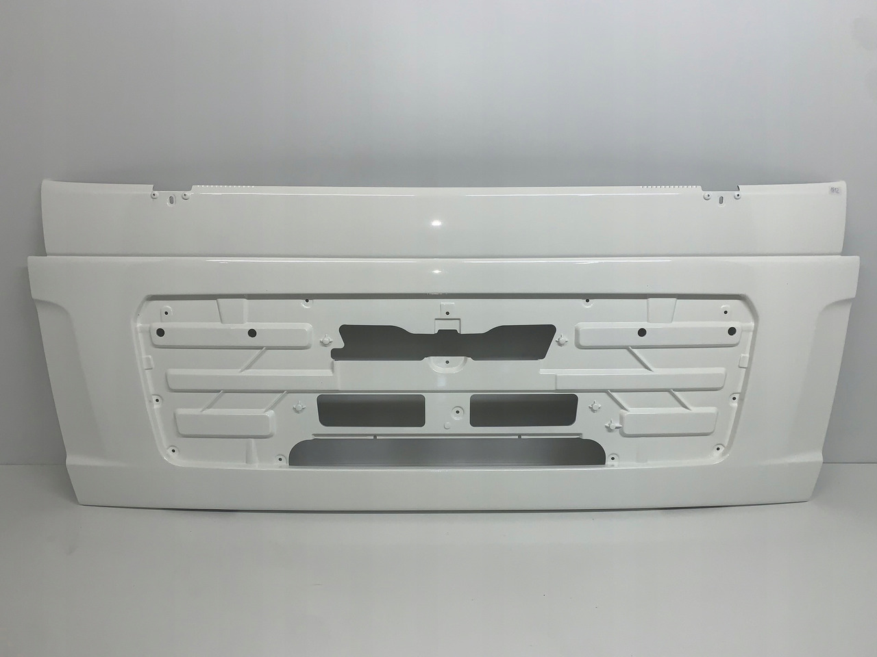 MASKA ATRAPA GRILL MAN TGL TGM NR 1812 - Kofano për Kamioni: foto 1 MASKA ATRAPA GRILL MAN TGL TGM NR 1812 - Kofano për Kamioni: foto 1