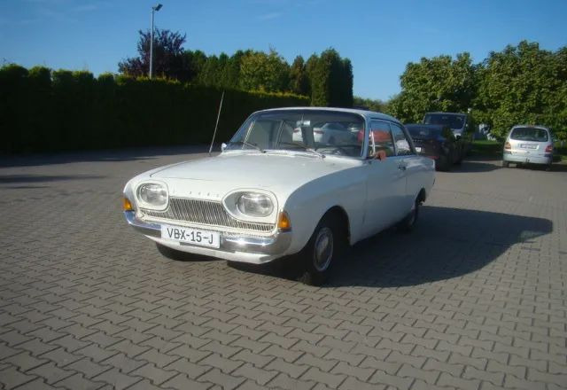Ford Taunus - Veturë: foto 1 Ford Taunus - Veturë: foto 1