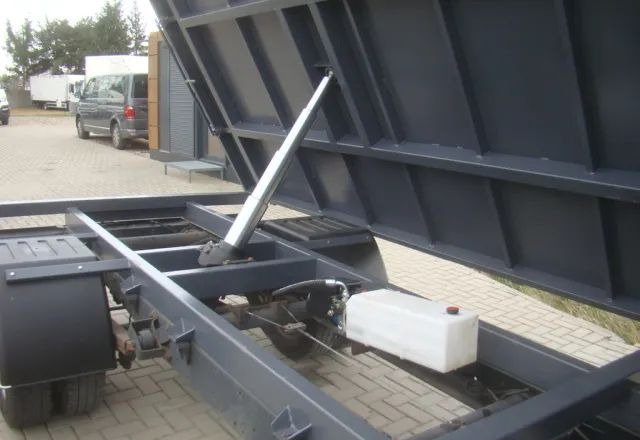 Iveco DAILY 50 C 17 3.0TDI 3-STONNA WYWROYKA - Kamioncine vetëshkarkuese: foto 4 Iveco DAILY 50 C 17 3.0TDI 3-STONNA WYWROYKA - Kamioncine vetëshkarkuese: foto 4