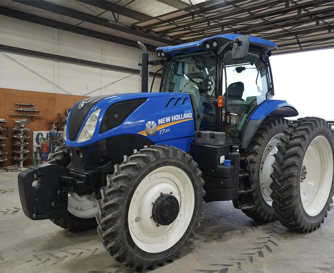 NEW HOLLAND T7.210 - Traktor: foto 1 NEW HOLLAND T7.210 - Traktor: foto 1