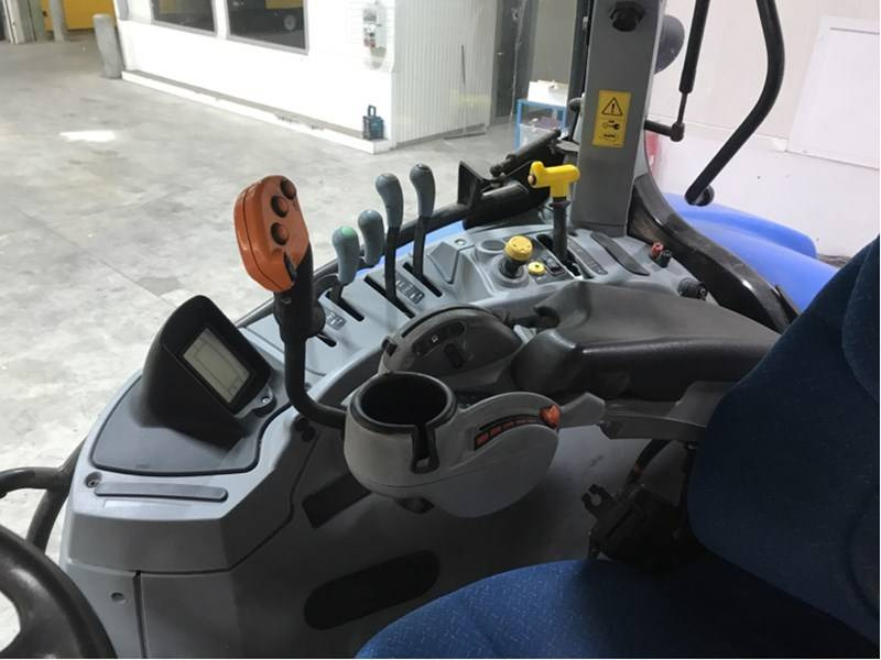 New Holland T7.250 - Traktor: foto 5 New Holland T7.250 - Traktor: foto 5