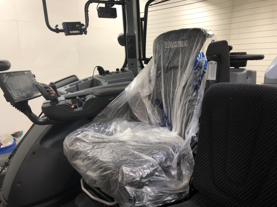 Valtra T234 - Traktor: foto 4 Valtra T234 - Traktor: foto 4