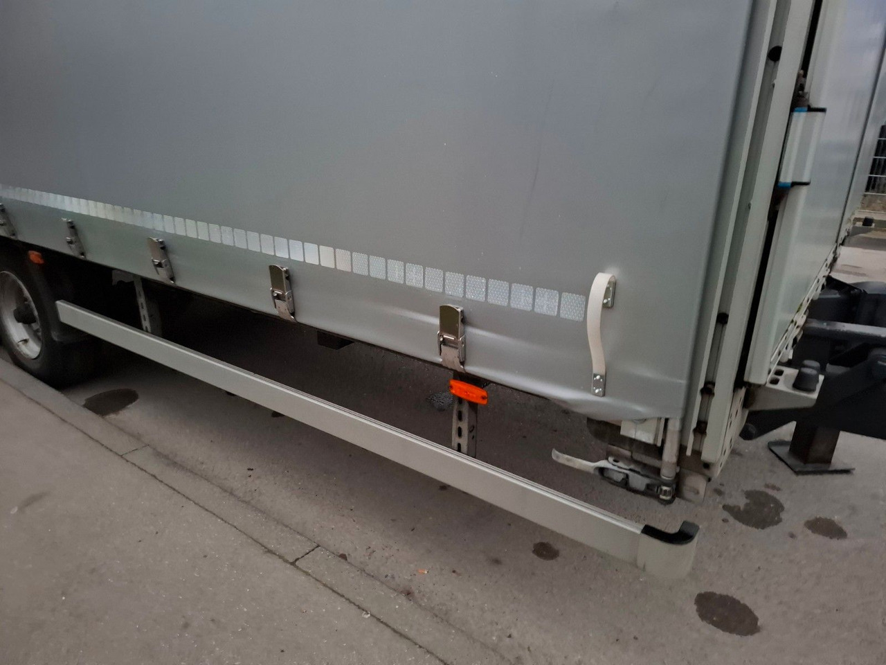 Fliegl TKF 118, Schiebeplane, Durchlader, Luft, - Rimorkio me tendë: foto 2 Fliegl TKF 118, Schiebeplane, Durchlader, Luft, - Rimorkio me tendë: foto 2