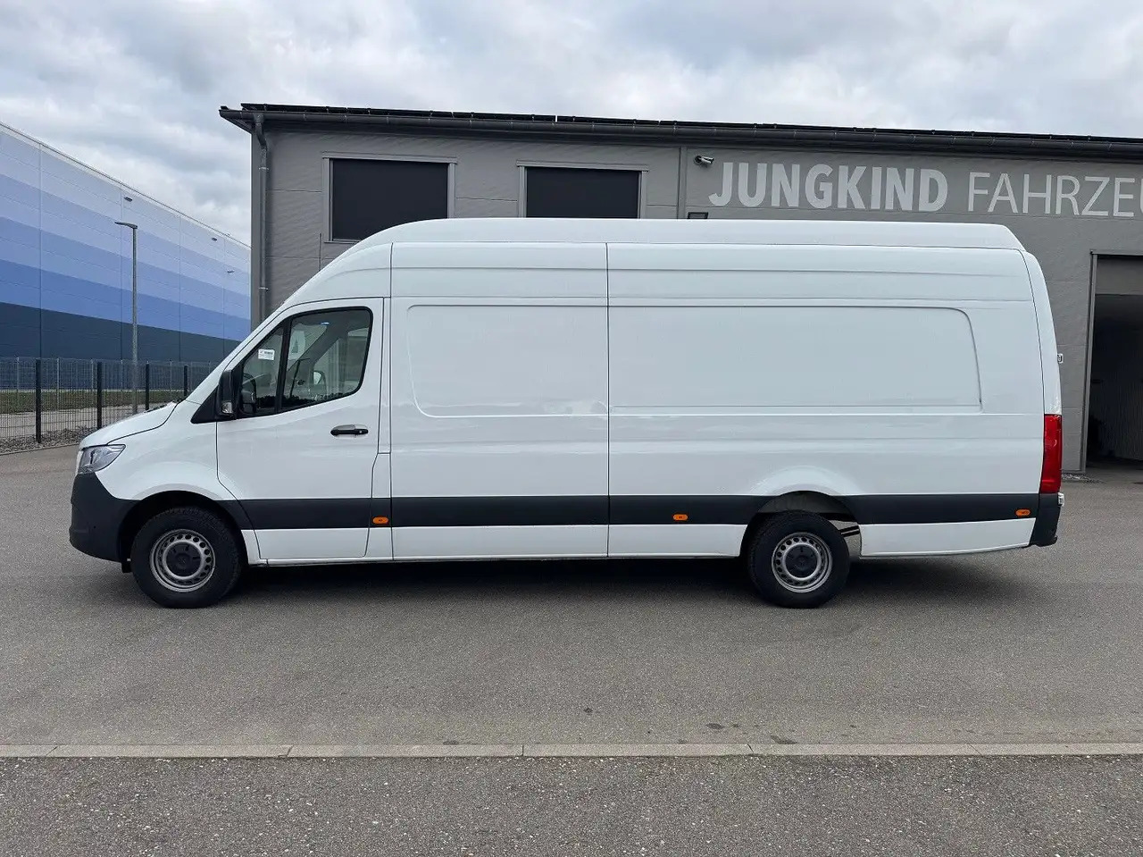 Mercedes-Benz Sprinter 317 CDI Maxi Lang Extralang XXL MBUX - Furgon: foto 3 Mercedes-Benz Sprinter 317 CDI Maxi Lang Extralang XXL MBUX - Furgon: foto 3