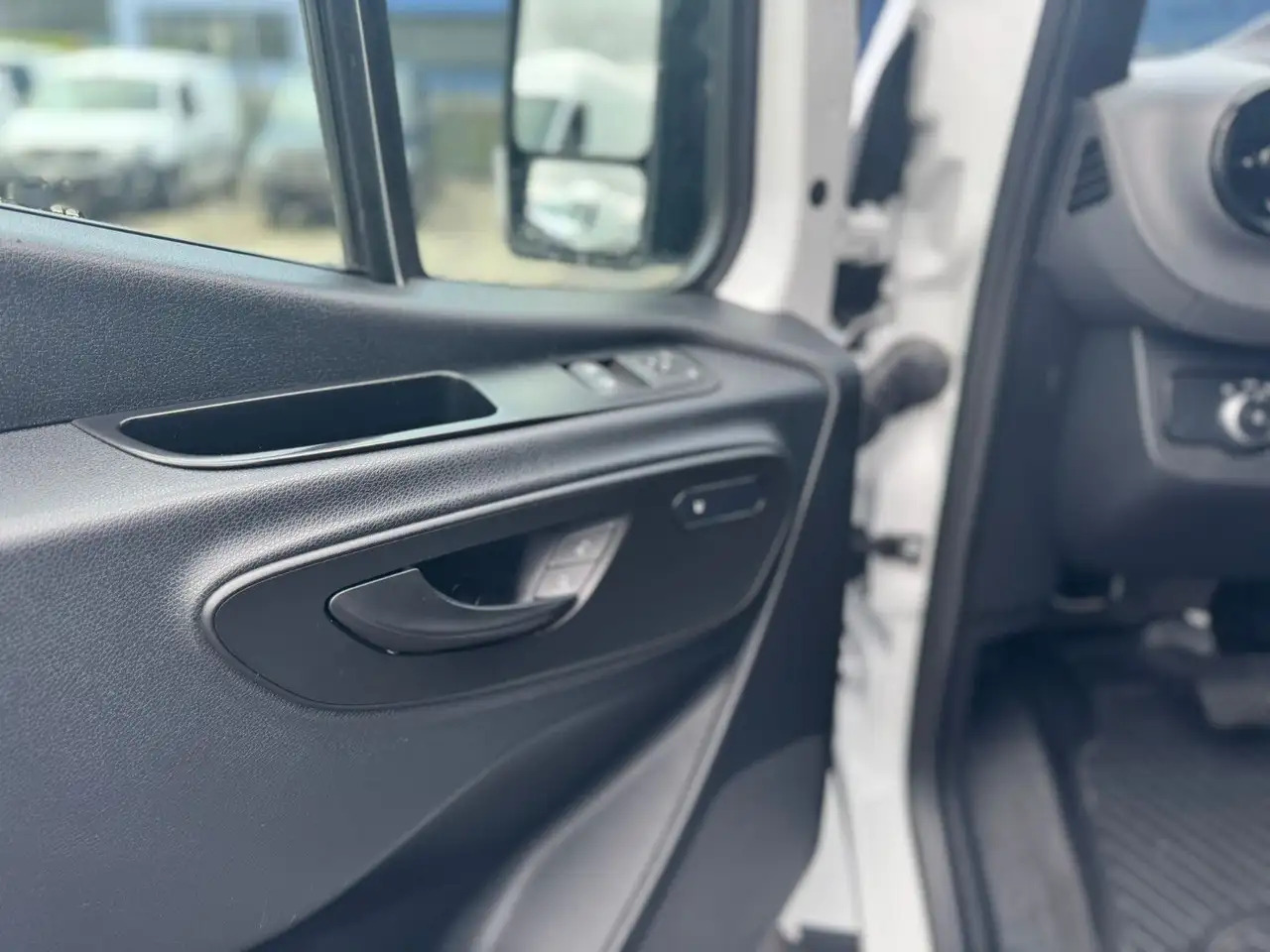 Mercedes-Benz Sprinter 317 CDI Maxi Lang LED MBUX Klima - Furgon: foto 3 Mercedes-Benz Sprinter 317 CDI Maxi Lang LED MBUX Klima - Furgon: foto 3