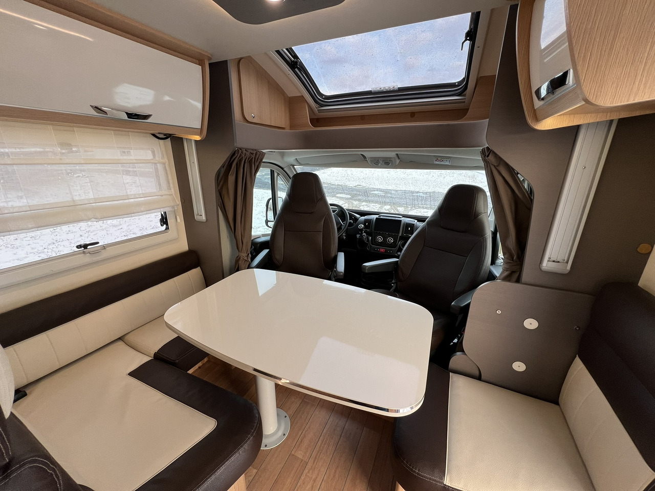 FORSTER T 699 EB Hubbett - Markise - Fahrradtr. - Kamper gjysmë i integruar: foto 3 FORSTER T 699 EB Hubbett - Markise - Fahrradtr. - Kamper gjysmë i integruar: foto 3