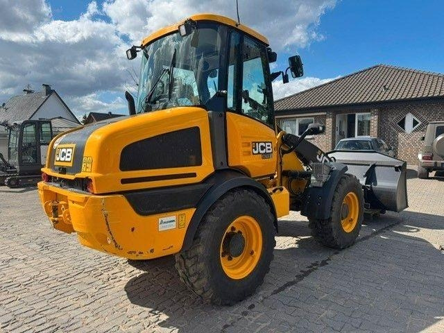 JCB 409 - Fadrom me goma: foto 3 JCB 409 - Fadrom me goma: foto 3