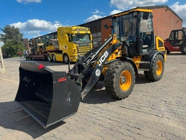 JCB 409 - Fadrom me goma: foto 1 JCB 409 - Fadrom me goma: foto 1
