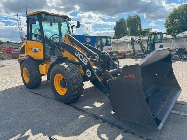 JCB 409 - Fadrom me goma: foto 2 JCB 409 - Fadrom me goma: foto 2