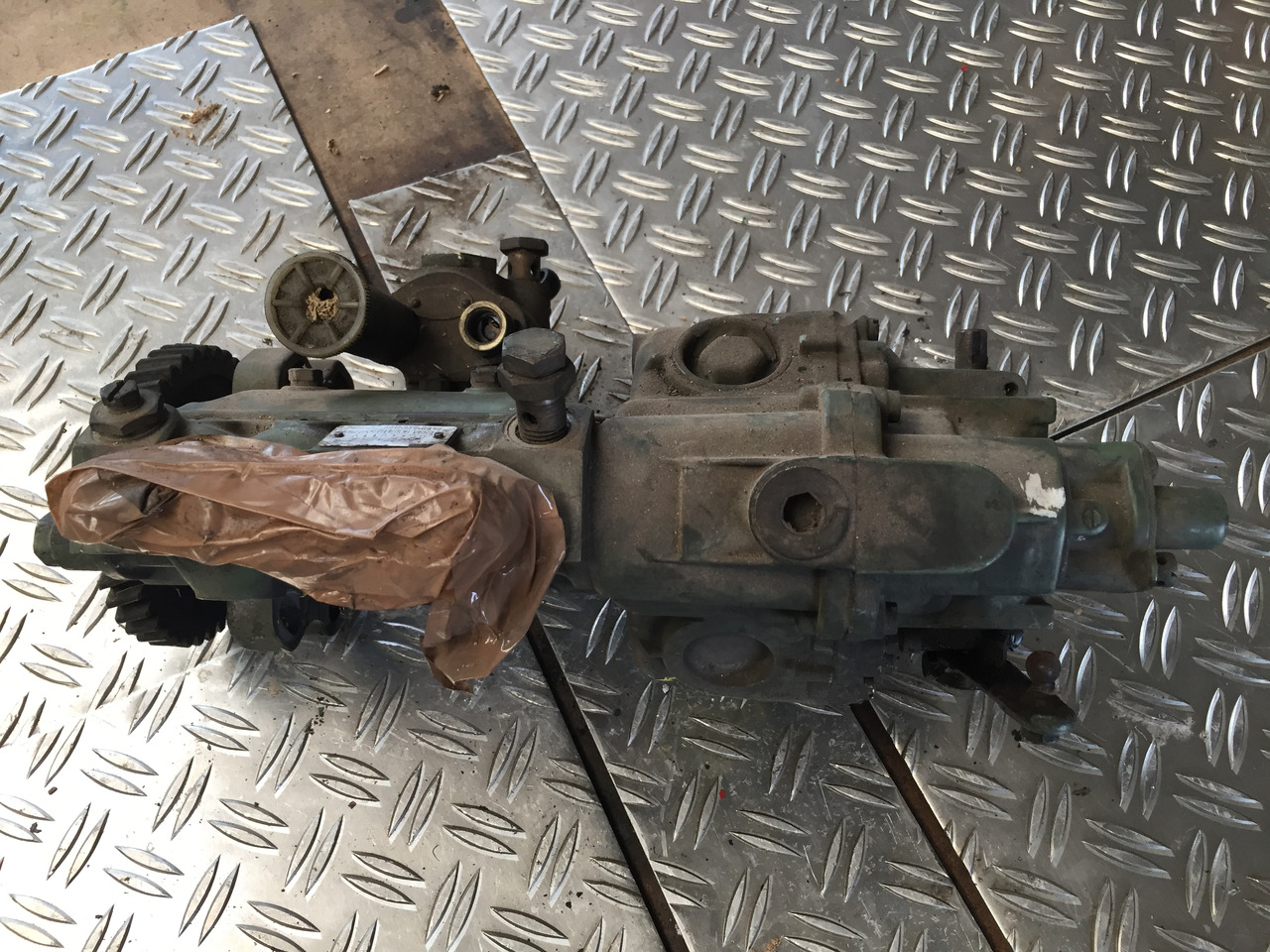 Gebrauchte Einspritzpumpe DB OM 314, Bosch - Nr. : 0 400 844 047 - Pompa e karburantit për Kamioni: foto 2 Gebrauchte Einspritzpumpe DB OM 314, Bosch - Nr. : 0 400 844 047 - Pompa e karburantit për Kamioni: foto 2