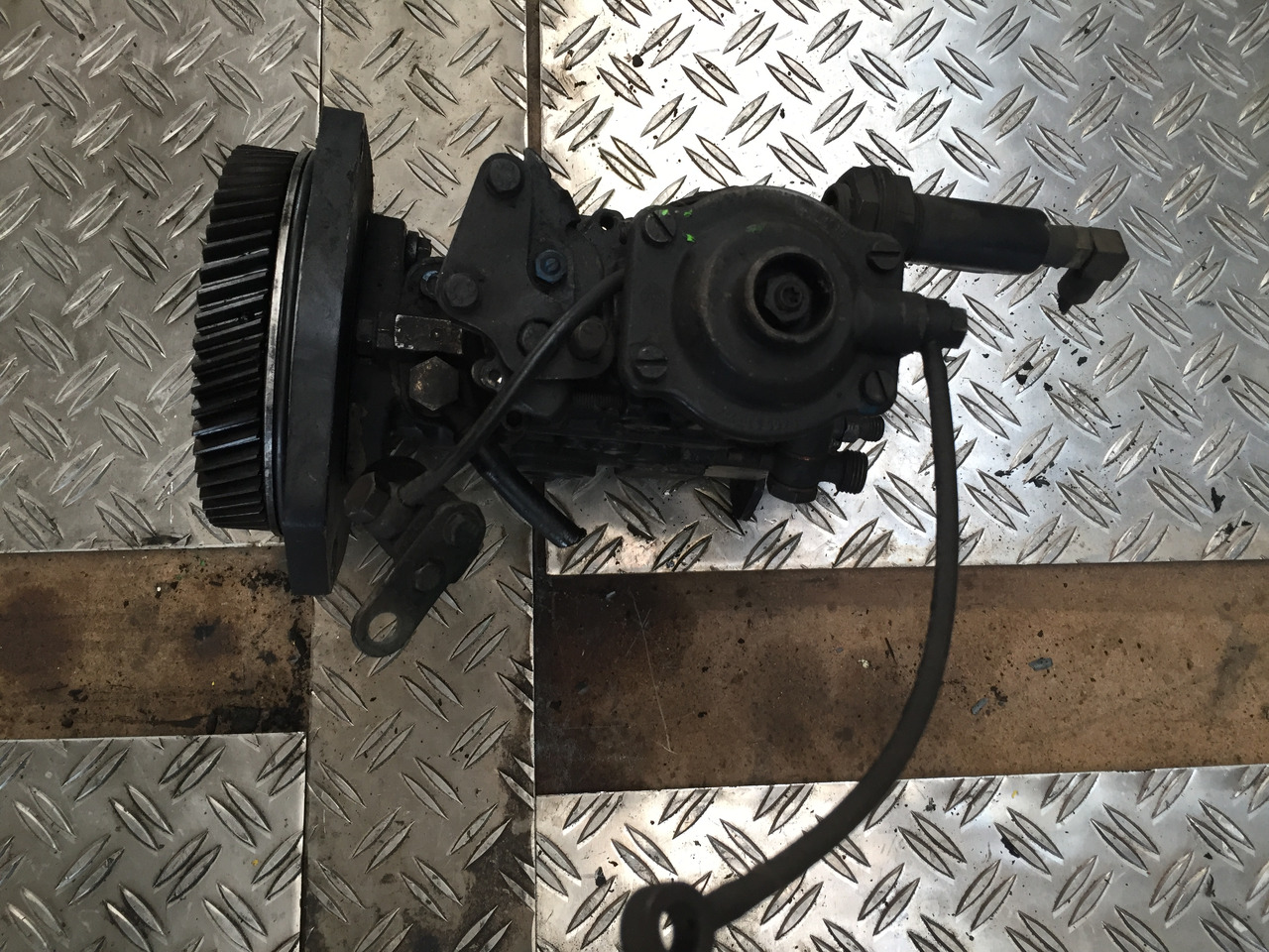 ---Gebrauchte Einspritzpumpe MAN 272, Typ D 0826 LF, Artikel - Nr. : 81.99999 - 9999 - Pompa e karburantit për Kamioni: foto 4 ---Gebrauchte Einspritzpumpe MAN 272, Typ D 0826 LF, Artikel - Nr. : 81.99999 - 9999 - Pompa e karburantit për Kamioni: foto 4