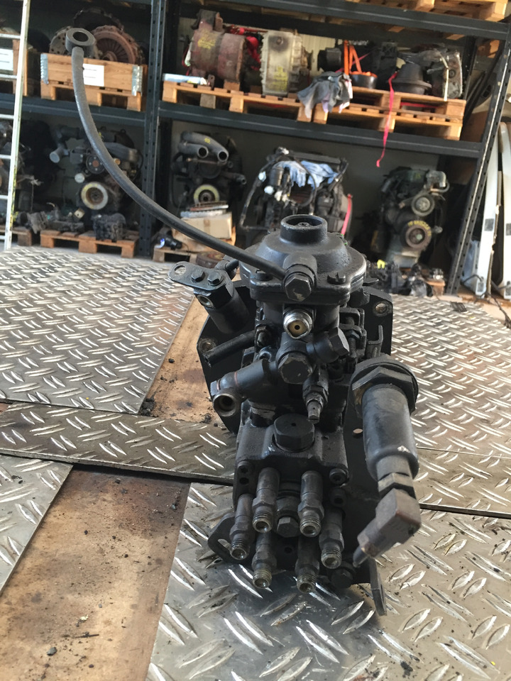 ---Gebrauchte Einspritzpumpe MAN 272, Typ D 0826 LF, Artikel - Nr. : 81.99999 - 9999 - Pompa e karburantit për Kamioni: foto 5 ---Gebrauchte Einspritzpumpe MAN 272, Typ D 0826 LF, Artikel - Nr. : 81.99999 - 9999 - Pompa e karburantit për Kamioni: foto 5