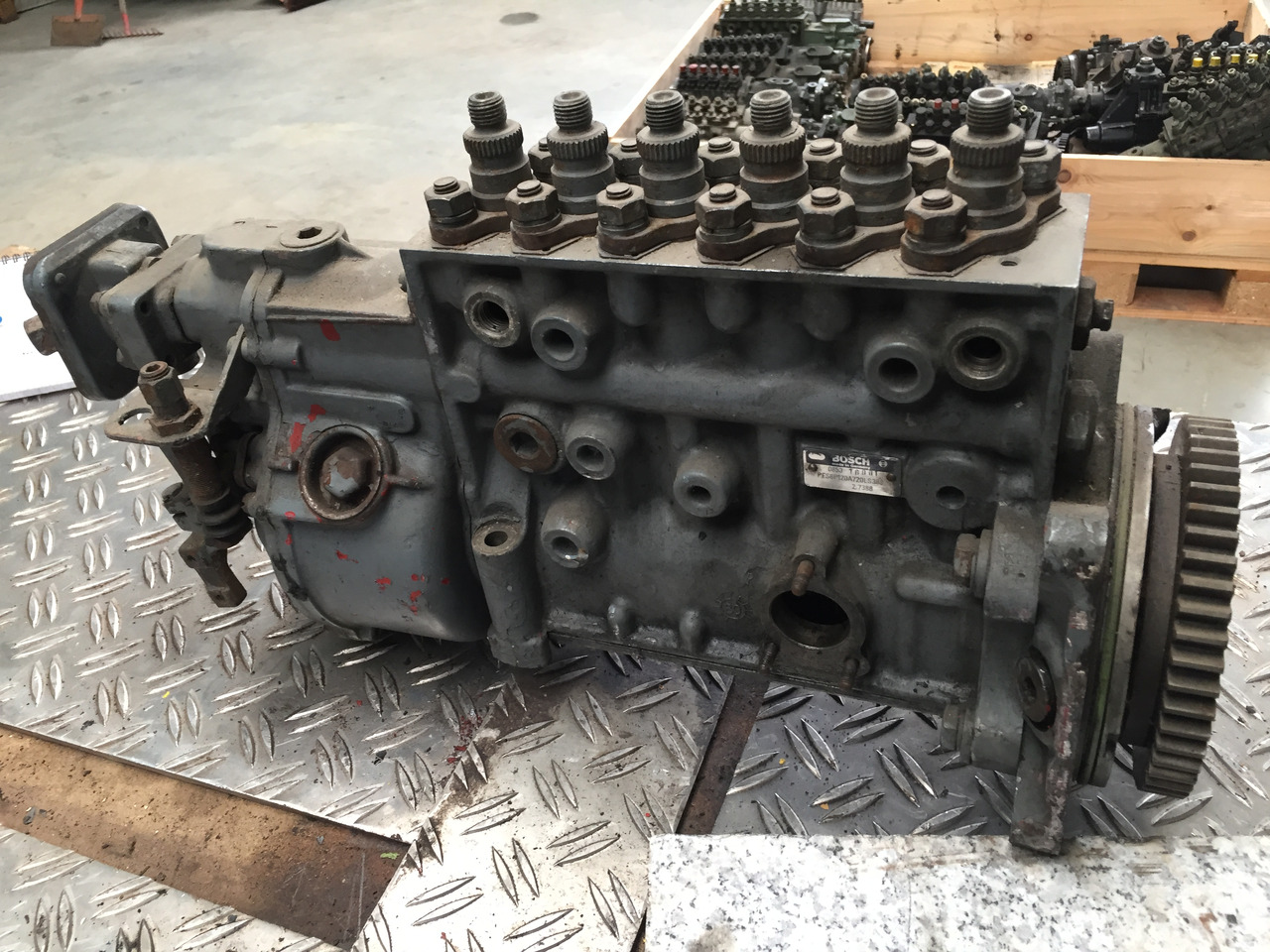 Gebrauchte Einspritzpumpe MAN 291, 6 Zylinder, Bosch - Nr. : PES 6P120 A720LS388 - Pompa e karburantit për Kamioni: foto 2 Gebrauchte Einspritzpumpe MAN 291, 6 Zylinder, Bosch - Nr. : PES 6P120 A720LS388 - Pompa e karburantit për Kamioni: foto 2