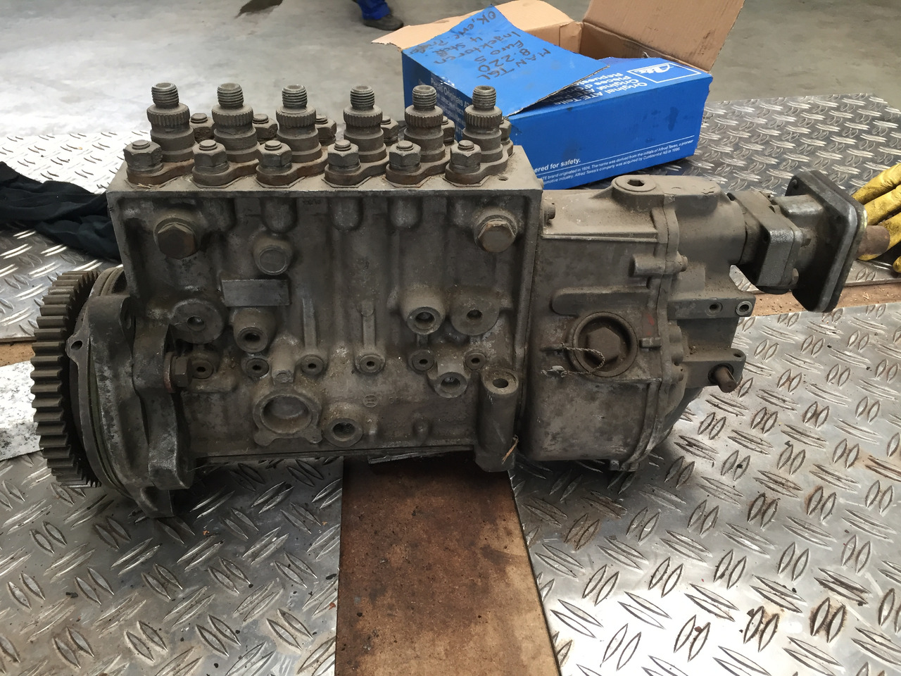 Gebrauchte Einspritzpumpe MAN 291, 6 Zylinder, Bosch - Nr. : PES 6P120 A720LS388 - Pompa e karburantit për Kamioni: foto 5 Gebrauchte Einspritzpumpe MAN 291, 6 Zylinder, Bosch - Nr. : PES 6P120 A720LS388 - Pompa e karburantit për Kamioni: foto 5