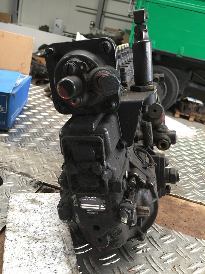 ---Gebrauchte Einspritzpumpe MAN, 5 Zylinder, Bosch - Nr. : 0402 735 805, MAN 51.11103 - 7202 - Pompa e karburantit për Kamioni: foto 4 ---Gebrauchte Einspritzpumpe MAN, 5 Zylinder, Bosch - Nr. : 0402 735 805, MAN 51.11103 - 7202 - Pompa e karburantit për Kamioni: foto 4