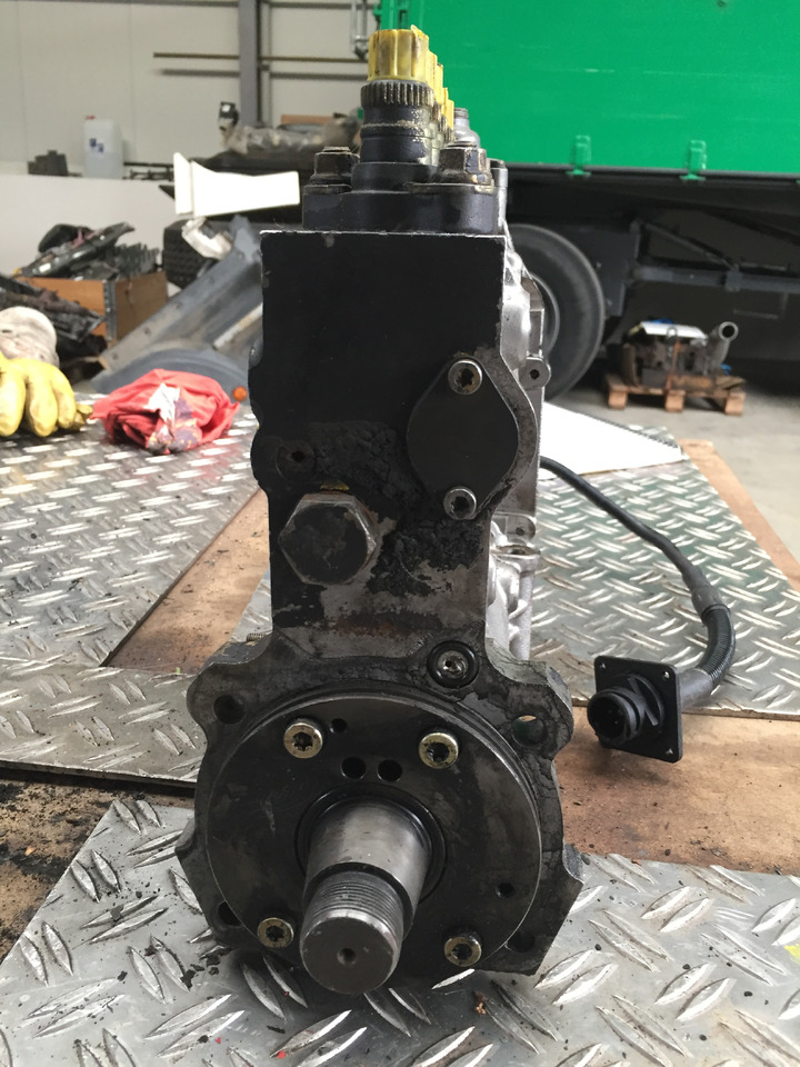 Gebrauchte Einspritzpumpe MAN TGA, 5 Zylinder, Bosch - Nr. : 0402 795 204, MAN 59.11103 - 7538 - Pompa e karburantit për Kamioni: foto 5 Gebrauchte Einspritzpumpe MAN TGA, 5 Zylinder, Bosch - Nr. : 0402 795 204, MAN 59.11103 - 7538 - Pompa e karburantit për Kamioni: foto 5