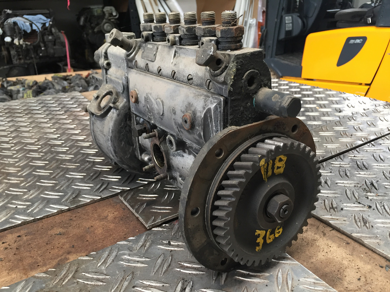 Gebrauchte Einspritzpumpe MB 814, Typ : OM 366, Bosch - Nr. : 0400 846 522 - Pompa e karburantit për Kamioni: foto 1 Gebrauchte Einspritzpumpe MB 814, Typ : OM 366, Bosch - Nr. : 0400 846 522 - Pompa e karburantit për Kamioni: foto 1