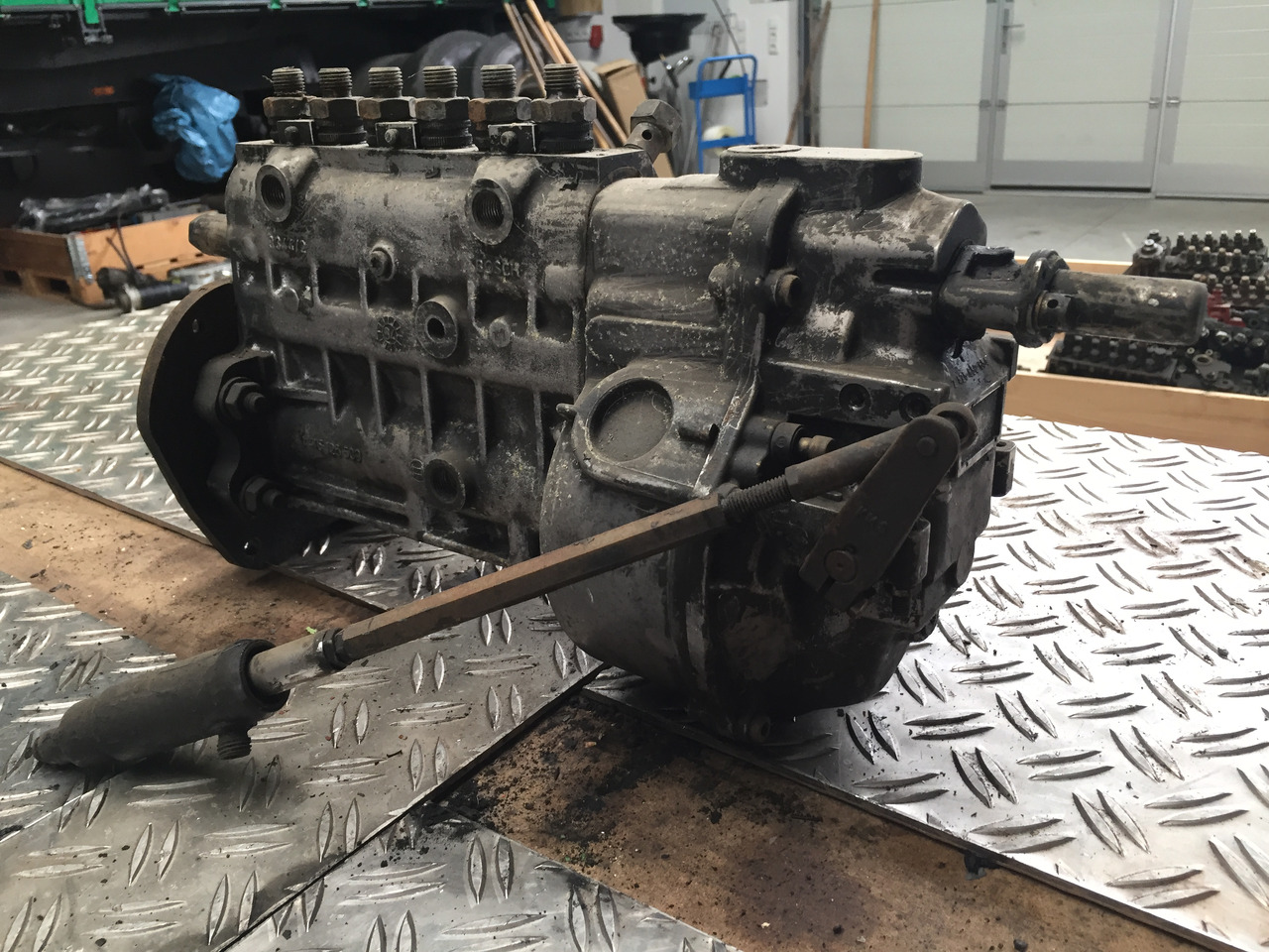 Gebrauchte Einspritzpumpe MB 814, Typ : OM 366, Bosch - Nr. : 0400 846 522 - Pompa e karburantit për Kamioni: foto 4 Gebrauchte Einspritzpumpe MB 814, Typ : OM 366, Bosch - Nr. : 0400 846 522 - Pompa e karburantit për Kamioni: foto 4