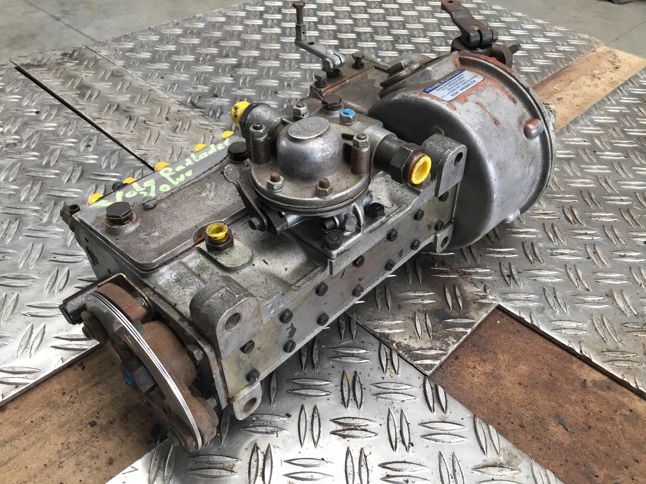 Gebrauchte Einspritzpumpe VOLVO Radlader, Typ : NNL6H80 / 359GRVWECI6 - Pompa e karburantit për Kamioni: foto 3 Gebrauchte Einspritzpumpe VOLVO Radlader, Typ : NNL6H80 / 359GRVWECI6 - Pompa e karburantit për Kamioni: foto 3