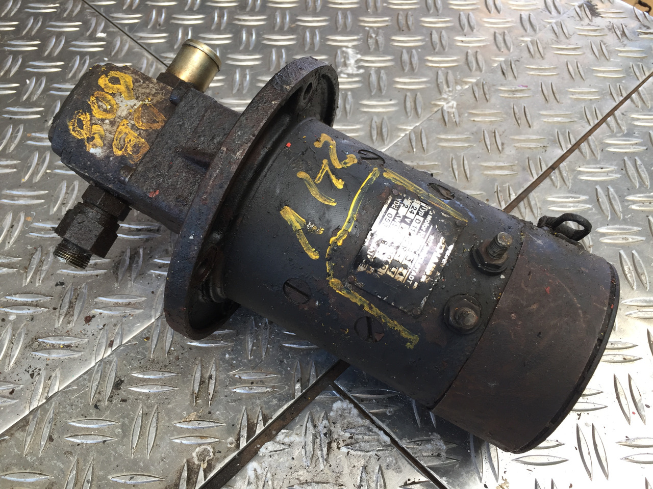 Gebrauchte Hydraulikpumpe, DB 608, Artikel-Nr. : A 99.9999. 9999 - Pompa hidraulike për Kamioni: foto 1 Gebrauchte Hydraulikpumpe, DB 608, Artikel-Nr. : A 99.9999. 9999 - Pompa hidraulike për Kamioni: foto 1