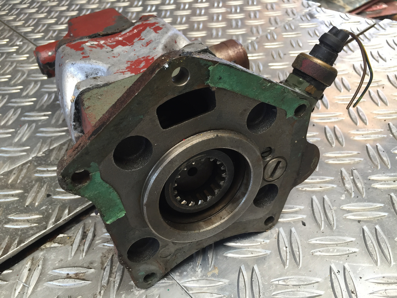 Gebrauchte Hydraulikpumpe mit Nebenantrieb, MB SK 26.35, Artikel-Nr. : 381 260 6005 033126 - Pompa hidraulike për Kamioni: foto 4 Gebrauchte Hydraulikpumpe mit Nebenantrieb, MB SK 26.35, Artikel-Nr. : 381 260 6005 033126 - Pompa hidraulike për Kamioni: foto 4