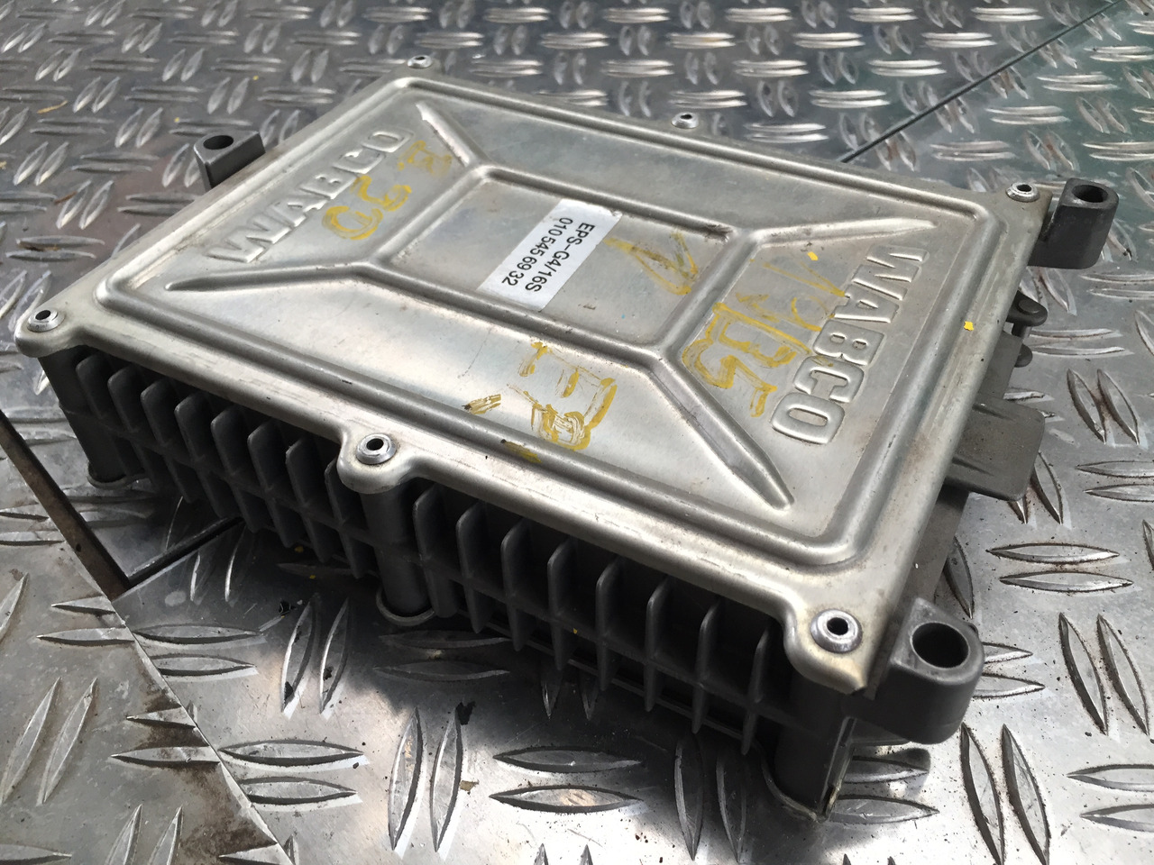 Gebrauchtes DB 1935 SK WABCO - Steuergerät, EBS 4S / 4 M, Artikel - Nr. : 446 100 0130 - ECU për Kamioni: foto 4 Gebrauchtes DB 1935 SK WABCO - Steuergerät, EBS 4S / 4 M, Artikel - Nr. : 446 100 0130 - ECU për Kamioni: foto 4